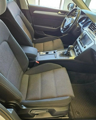 Volkswagen Passat cena 55900 przebieg: 157350, rok produkcji 2016 z Brok małe 631